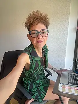 Snapshot of lavaldez chatting on 05-20-26, 10:54 lavaldez online show from 05-20-26, 10:54