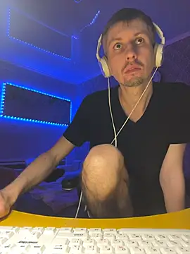 Snapshot of Aki-Laky chatting on 12-03-25, 07:12 Aki-Laky online show from 12-03-25, 07:12