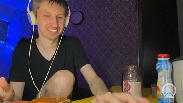 Snapshot of Aki-Laky chatting on 01-15-26, 07:39 Aki-Laky online show from 01-15-26, 07:39