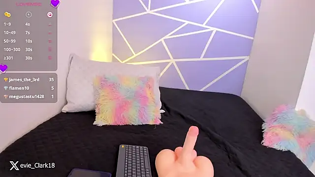 Evie Clark online show from 12-12-24, 07:37