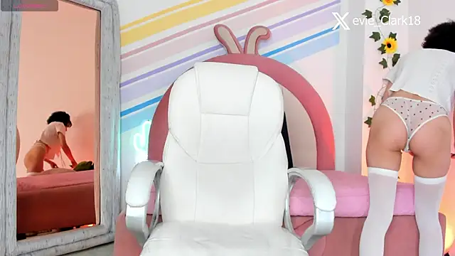 Evie Clark online show from 01-29-25, 07:11