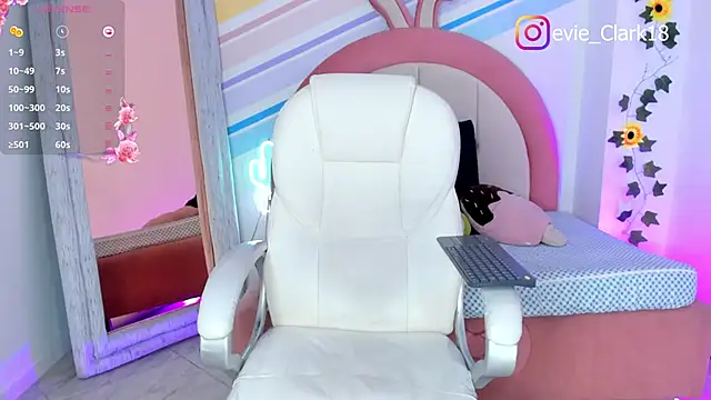 Evie Clark online show from 03-15-25, 05:26