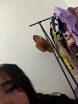 Snapshot of melyescobar chatting on 12-30-24, 01:47 melyescobar online show from 12-30-24, 01:47
