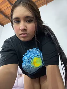 Snapshot of melyescobar chatting on 09-16-25, 03:29 melyescobar online show from 09-16-25, 03:29
