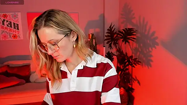 Snapshot of LadyIzabel chatting on 02-13-26, 02:46 LadyIzabel online show from 02-13-26, 02:46