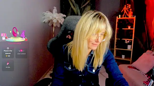 Snapshot of LadyIzabel chatting on 04-07-26, 02:39 LadyIzabel online show from 04-07-26, 02:39