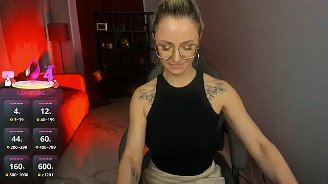 Snapshot of LadyIzabel chatting on 04-09-26, 02:44 LadyIzabel online show from 04-09-26, 02:44