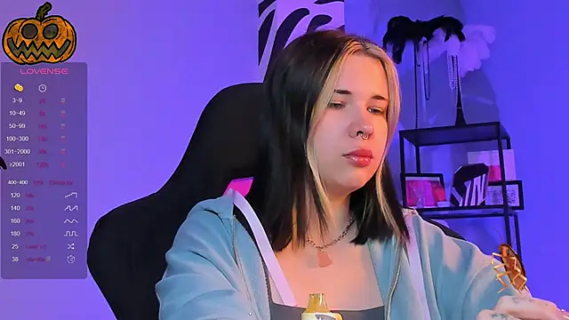 AliceSunday online show from 10-20-25, 02:01