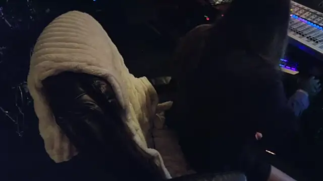 NinasNylonz online show from 02-06-25, 05:09