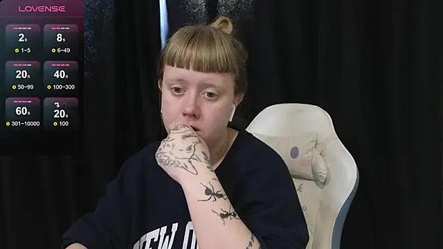 Snapshot of June_shy0 chatting on 04-17-26, 07:44 June shy0 online show from 04-17-26, 07:44