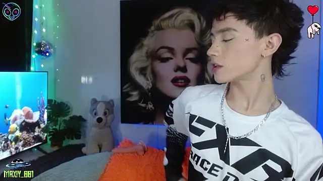 maxiy 001 online show from 05-24-26, 01:10
