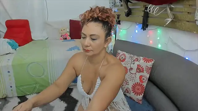 KeiraQuen online show from 09-28-25, 05:18