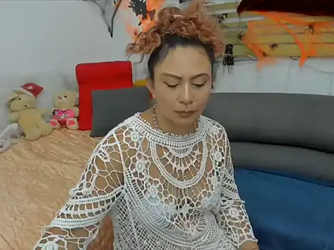 KeiraQuen online show from 10-13-25, 02:50