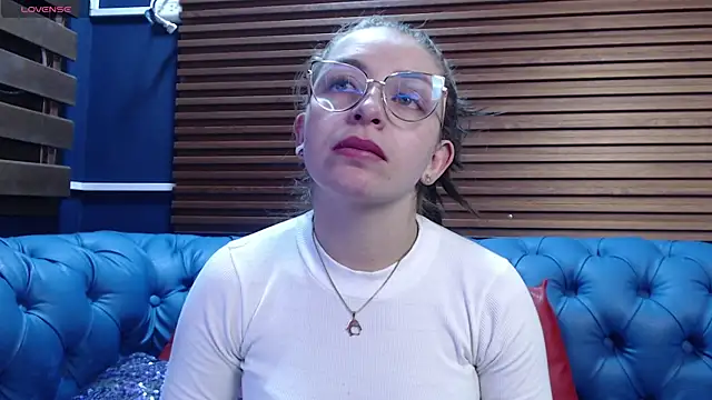 Snapshot of _isaabellaa chatting on 02-17-25, 11:34 isaabellaa online show from 02-17-25, 11:34