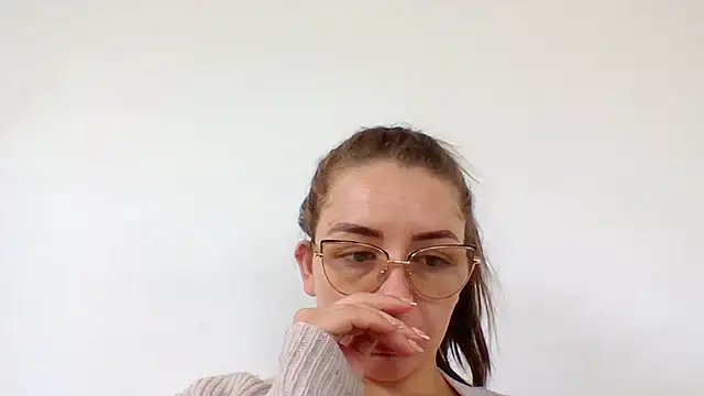 Snapshot of _isaabellaa chatting on 02-28-25, 02:42 isaabellaa online show from 02-28-25, 02:42