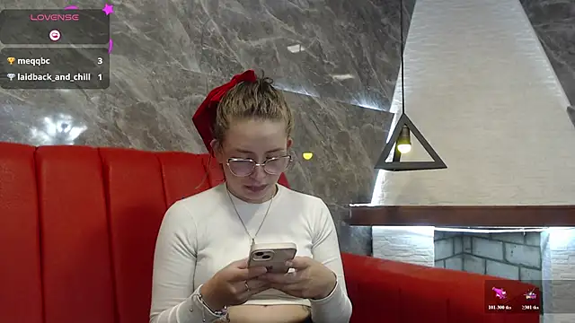 Snapshot of _isaabellaa chatting on 03-06-25, 02:18 isaabellaa online show from 03-06-25, 02:18