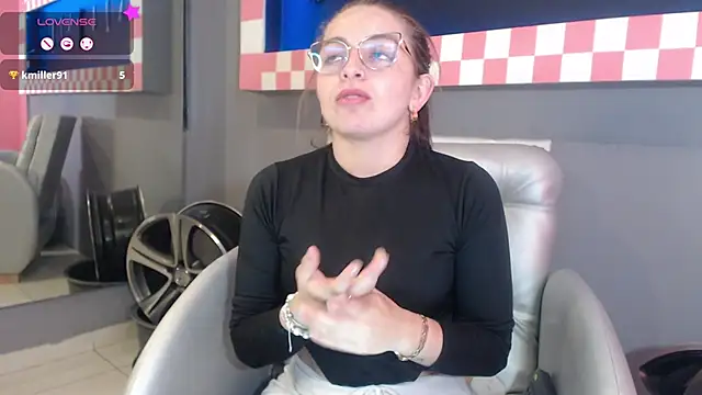 Snapshot of _isaabellaa chatting on 03-13-25, 02:33 isaabellaa online show from 03-13-25, 02:33