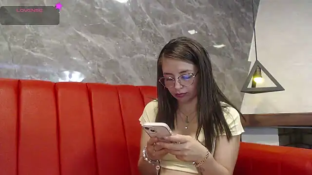 Snapshot of _isaabellaa chatting on 03-15-25, 02:45 isaabellaa online show from 03-15-25, 02:45