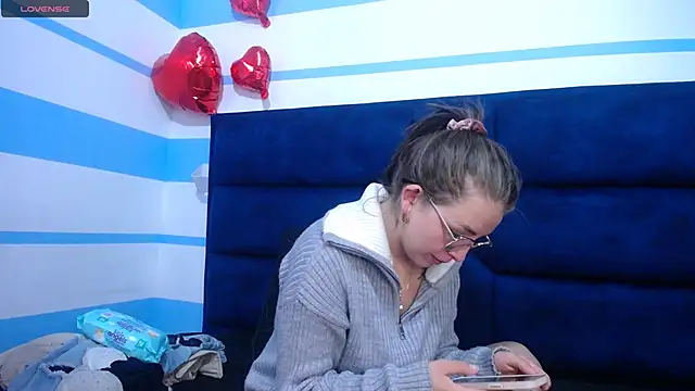 Snapshot of _isaabellaa chatting on 03-16-25, 02:55 isaabellaa online show from 03-16-25, 02:55