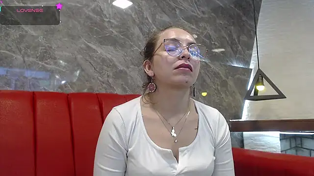 Snapshot of _isaabellaa chatting on 03-19-25, 02:35 isaabellaa online show from 03-19-25, 02:35