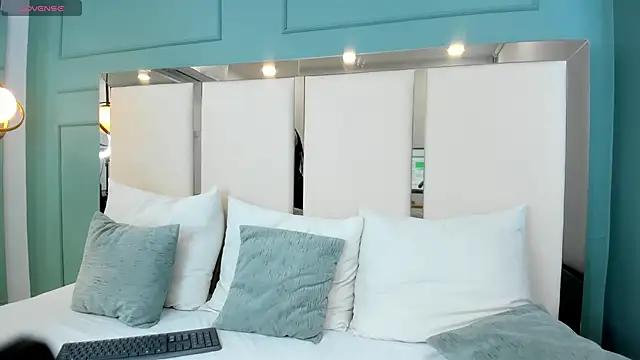 helen kinett online show from 12-22-24, 02:49