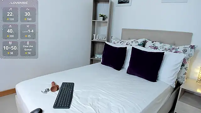 Snapshot of helen_kinett chatting on 12-23-24, 10:01 helen kinett online show from 12-23-24, 10:01