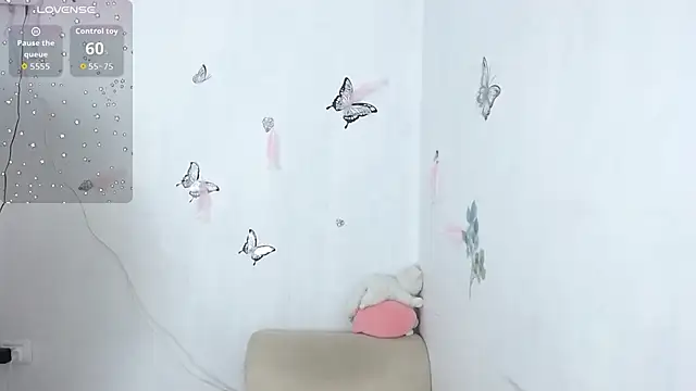 Snapshot of helen_kinett chatting on 12-19-25, 02:07 helen kinett online show from 12-19-25, 02:07