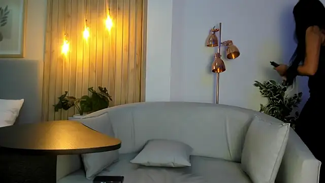 AriRobert  online show from 09-14-25, 04:44