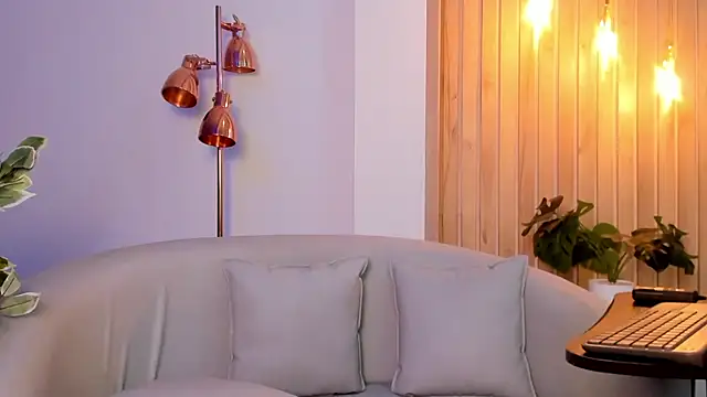 AriRobert  online show from 09-15-25, 04:34