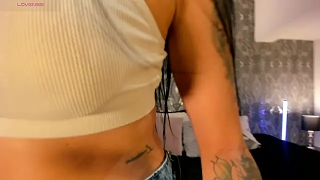 AriRobert  online show from 11-05-25, 04:23