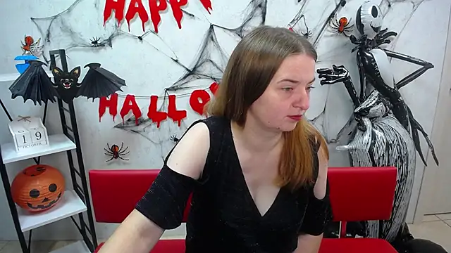 Snapshot of FreyaDak chatting on 10-19-25, 05:08 FreyaDak online show from 10-19-25, 05:08