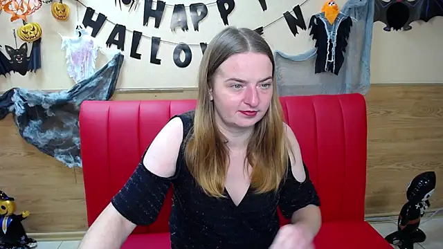 Snapshot of FreyaDak chatting on 10-27-25, 06:01 FreyaDak online show from 10-27-25, 06:01