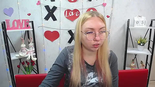 Snapshot of BeatriceFly chatting on 10-05-25, 12:03 BeatriceFly online show from 10-05-25, 12:03