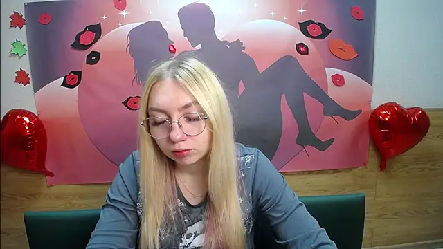 Snapshot of BeatriceFly chatting on 10-14-25, 12:06 BeatriceFly online show from 10-14-25, 12:06