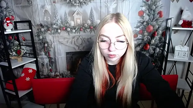 Snapshot of BeatriceFly chatting on 01-12-26, 01:05 BeatriceFly online show from 01-12-26, 01:05