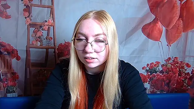 Snapshot of BeatriceFly chatting on 02-19-26, 12:34 BeatriceFly online show from 02-19-26, 12:34