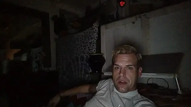Dreagon79 online show from 06-10-26, 06:23