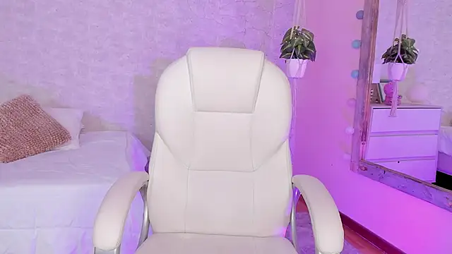 Snapshot of DahianaWalcott chatting on 12-04-24, 01:36 DahianaWalcott online show from 12-04-24, 01:36