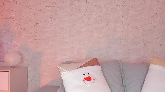 Snapshot of DahianaWalcott chatting on 12-10-24, 02:05 DahianaWalcott online show from 12-10-24, 02:05