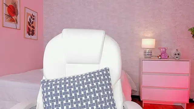 Snapshot of DahianaWalcott chatting on 03-11-25, 07:25 DahianaWalcott online show from 03-11-25, 07:25