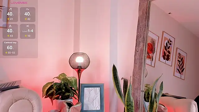 Snapshot of DahianaWalcott chatting on 09-18-25, 04:53 DahianaWalcott online show from 09-18-25, 04:53