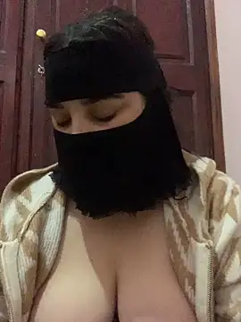 Snapshot of Miss-Soka chatting on 01-05-25, 06:35 Miss-Soka online show from 01-05-25, 06:35