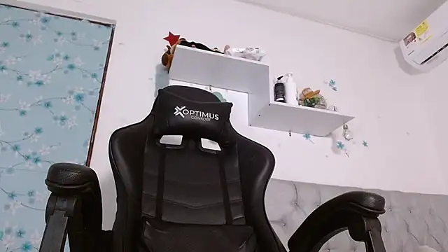 Snapshot of miss_valery2 chatting on 10-05-25, 04:22 miss valery2 online show from 10-05-25, 04:22