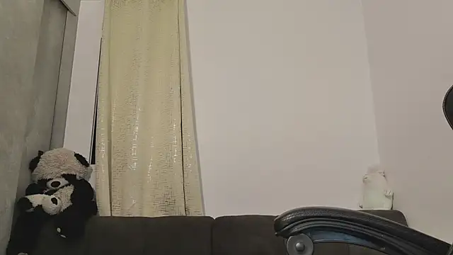 Snapshot of miss_valery2 chatting on 06-12-26, 03:49 miss valery2 online show from 06-12-26, 03:49