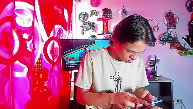 LilOwen  online show from 06-18-26, 06:01