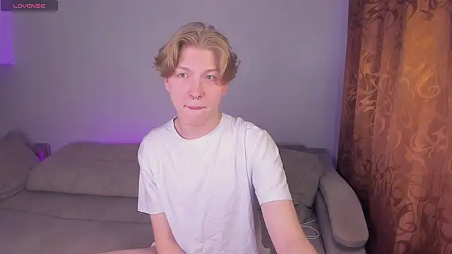 Snapshot of TheMikeSever chatting on 10-21-25, 12:33 TheMikeSever online show from 10-21-25, 12:33