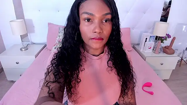 Snapshot of Isla_Scott chatting on 10-08-25, 11:19 Isla Scott online show from 10-08-25, 11:19