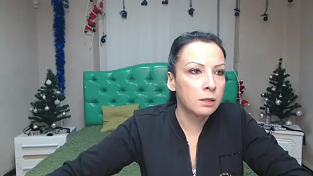 ElizabethSho online show from 01-18-25, 06:32