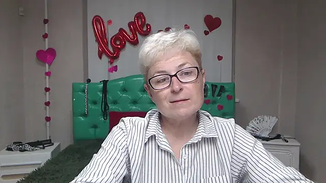 Snapshot of EmiliaGree chatting on 09-10-25, 05:13 EmiliaGree online show from 09-10-25, 05:13