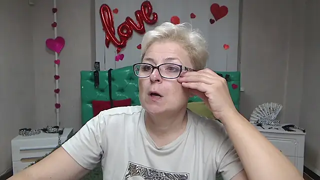 Snapshot of EmiliaGree chatting on 09-14-25, 05:01 EmiliaGree online show from 09-14-25, 05:01